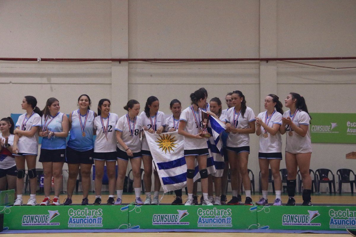 UyDeporte's tweet photo. #JuegosSudamericanosEscolares
🥉Uruguay se quedó con la medalla de bronce en #HandballFemenino tras vencer a Chile 15 a 14.

#VamosUruguay
#vostambiénjugás🫵🏻 https://t.co/Oz7pIYBvdR