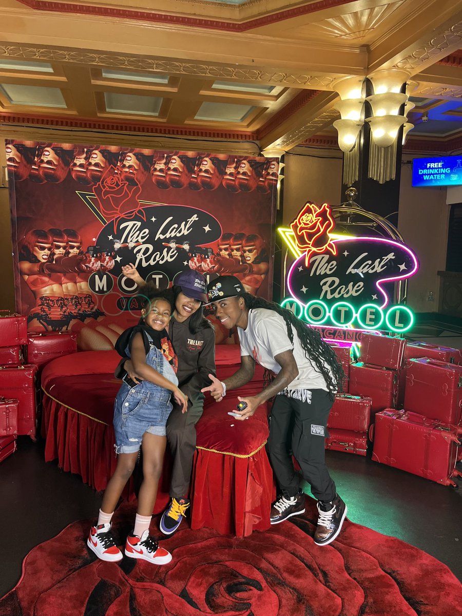 KeyzKamiko's tweet photo. Happy Birthday ⁦@TEYANATAYLOR⁩ I hope this trip around the sun is your best one yet. Thank you for being a huge inspiration. Society needs you. #MoreLife🌹 https://t.co/0FsQTjbpRj