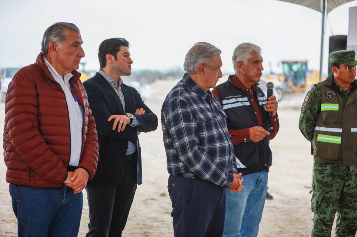 adan_augusto's tweet photo. Esta mañana en Monterrey acompañé al Presidente @lopezobrador_ a supervisar el avance en la construcción del acueducto El Cuchillo II. 
Inversión histórica del gobierno federal para garantizar agua potable a Nuevo León https://t.co/KJIvzfGqU5