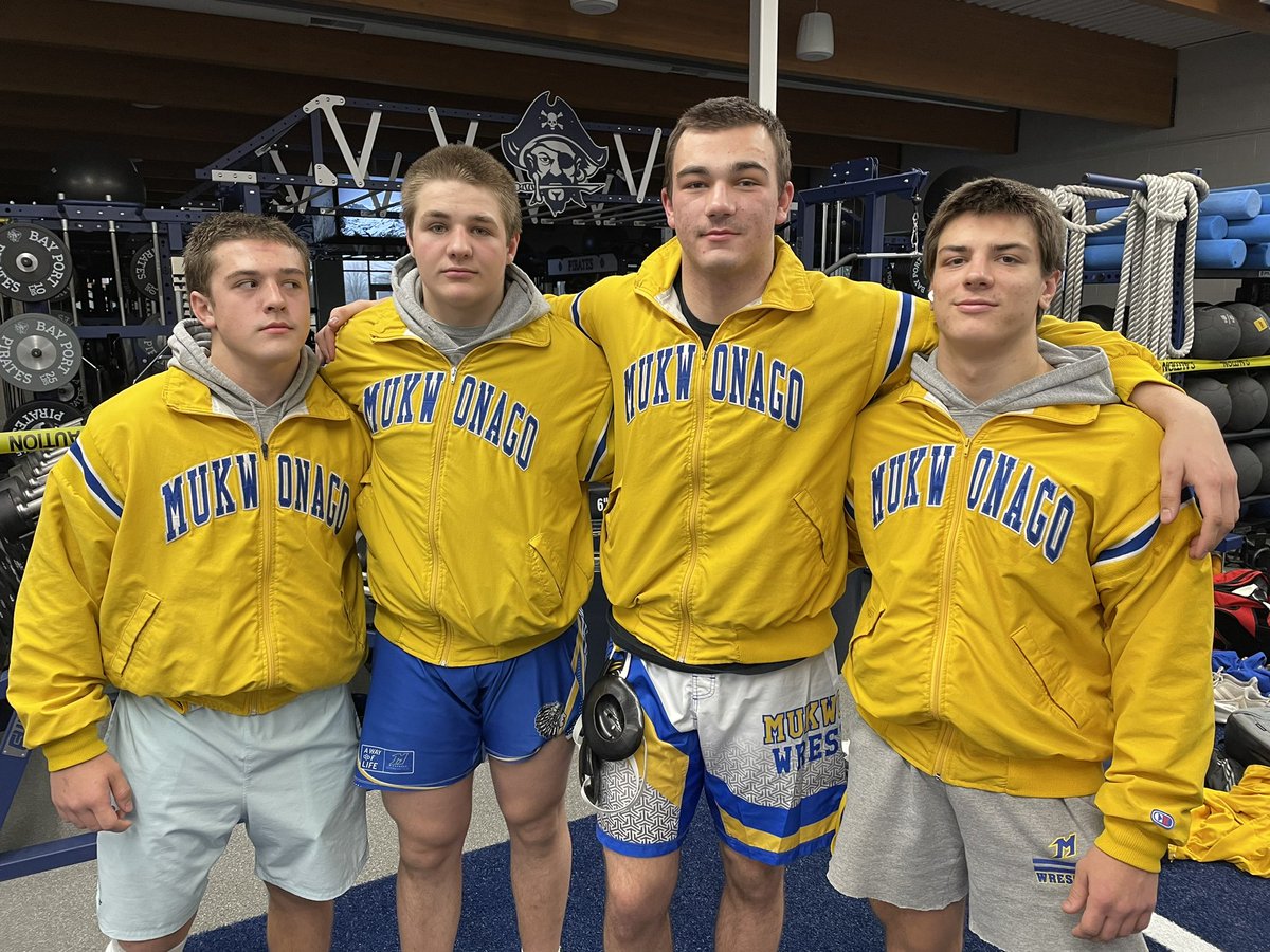 Hayden Chitwood (182), Grant Stromberg (285), Ryan Mazer (220), &amp; Zach Eliszewski (160) in the semifinals.  

Team in 3rd place after Rd. 3 at 32 school Battle on the Bay.  Let’s Go!!!

#BuildingOnTradition