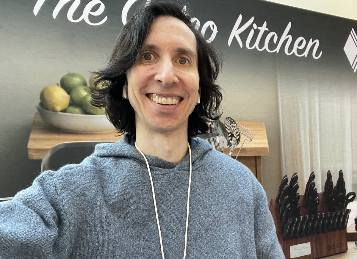 my4everkitchen's tweet photo. Hey New Jersey! I’m hanging out with Cutco at the Paramus Park Mall! If you want your Cutco sharpened for FREE, or want to add to your collection, or want some “Time with JPB, yeah you know me,” I‘d love to see you! #paramus #paramusparkmall #paramusnj https://t.co/dm99ns5qz1