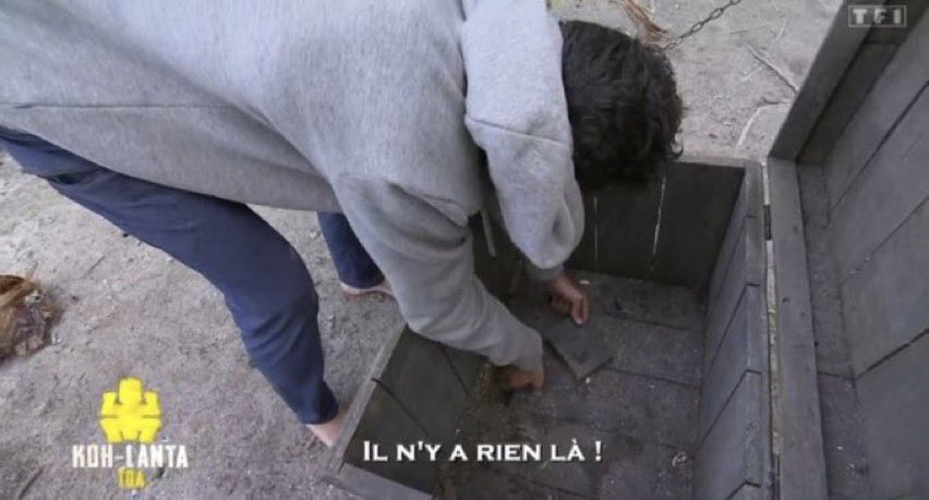 Les douaniers quand ils vont fouiller sa valise au retour : #FIFAWorldCup #ANGFRA