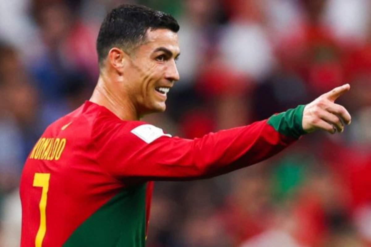 Cr7stianismo_'s tweet photo. Fui tonto al pensar que en un Mundial comprado y corrupto iba a haber justicia.

Fui tonto al pensar que la corrupción de la FIFA y el dinero qatarí iba a perder. Y que iba a ganar el fútbol y el trabajo duro.

Este Mundial era Cristiano contra el mundo. https://t.co/psAyuSp5pq