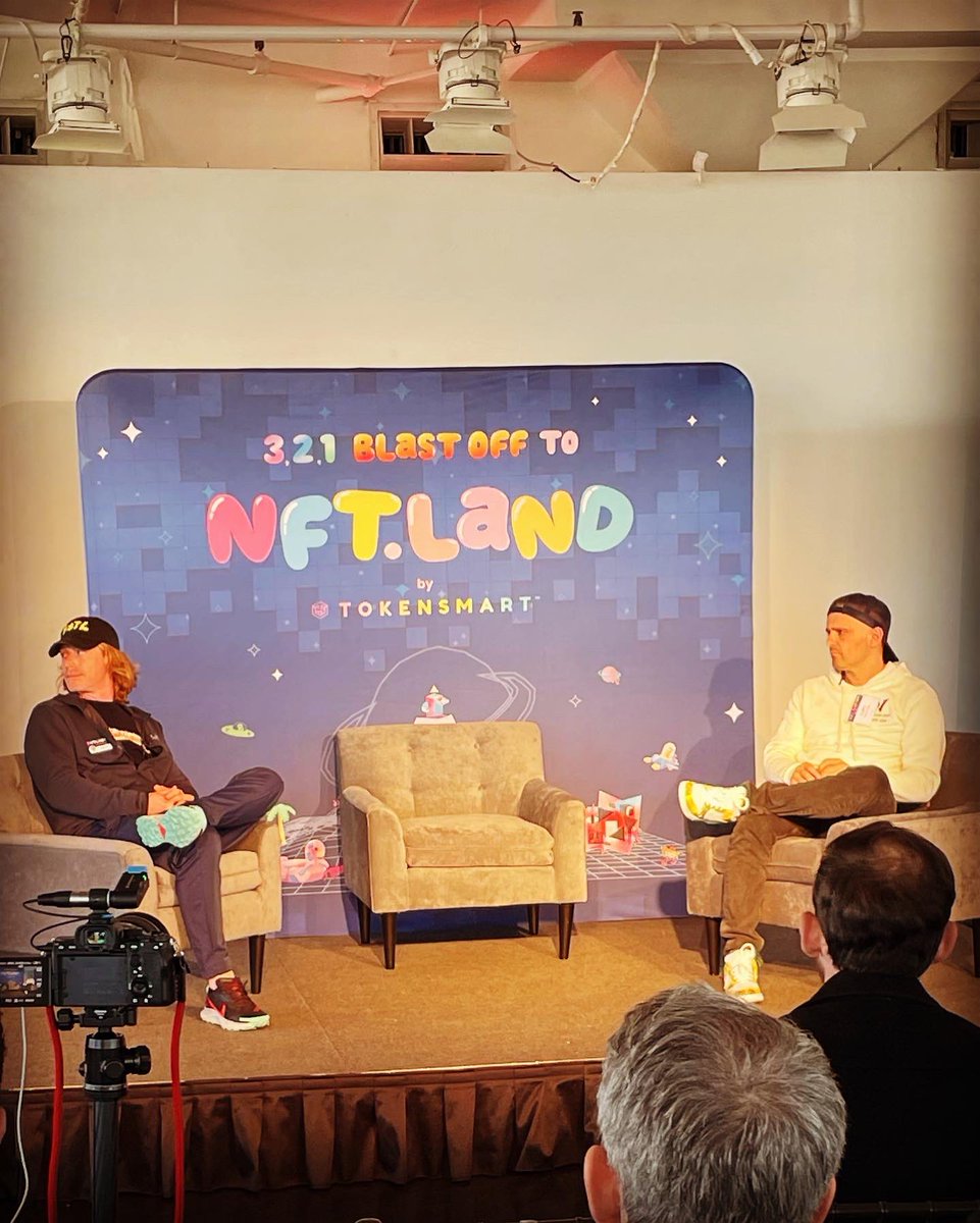 Taggers_Life's tweet photo. 321 Blast Off to https://t.co/N1iZAtvZmD was, well, a BLAST! Seriously, the energy in the room at this event which kicked off @nft_nyc 2021 was electric!

#TaggersLifeGaryVeeStory

#taggerslife #storytime #garyvee https://t.co/dUOJBaK6T3