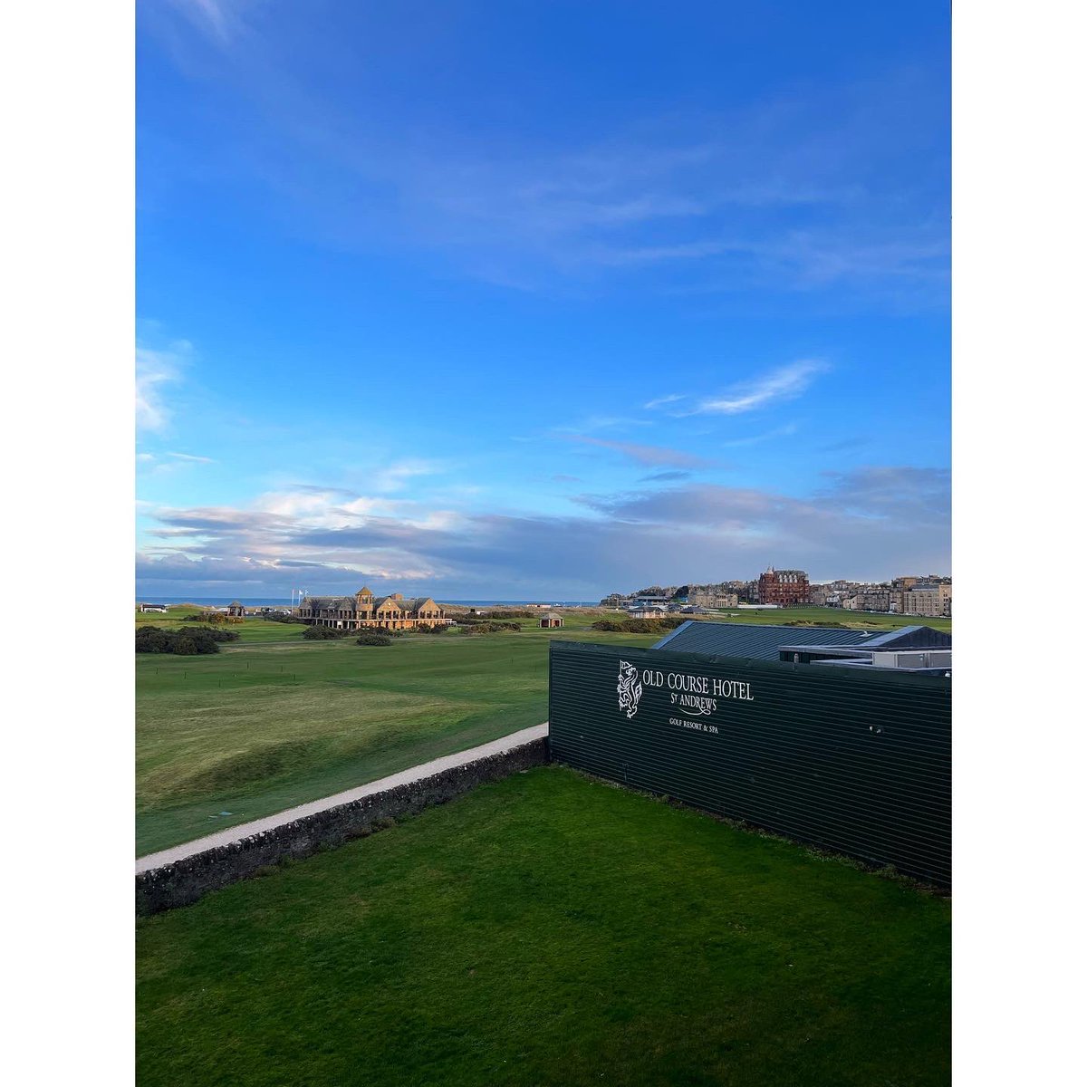 gemmabaxter_'s tweet photo. What a place 🤩 lovely night away with the boys ❤️ https://t.co/FdHXbZNdBJ