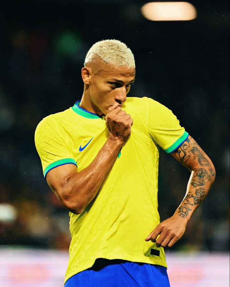 Sobre o mental de Richarlison após a derrota da Copa do Mundo, temos certeza que Richarlison será acolhido da melhor maneira pelos seus familiares e amigos aqui no Brasil, torcemos para isso. 💙🕊️