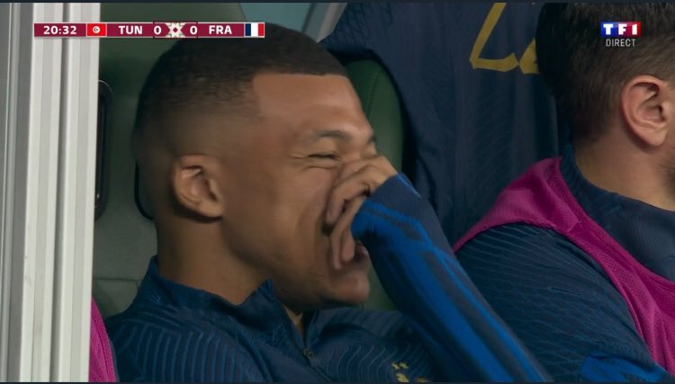 loantwittos's tweet image. Les francais d&apos;origine marocaine qui vont soutenir le maroc alors qu&apos;ils sont considéré comme des étrangers la ba