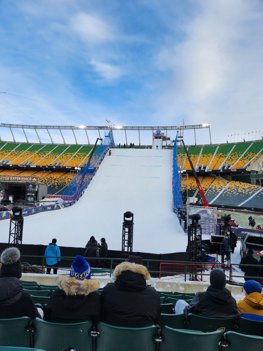 sprinterbodie's tweet photo. #Shredmonton with my Dad @jbodie41! Woohoo!!! This will be Rad!! #yeg #TheStyleExperience https://t.co/Ws9XvtkrVQ