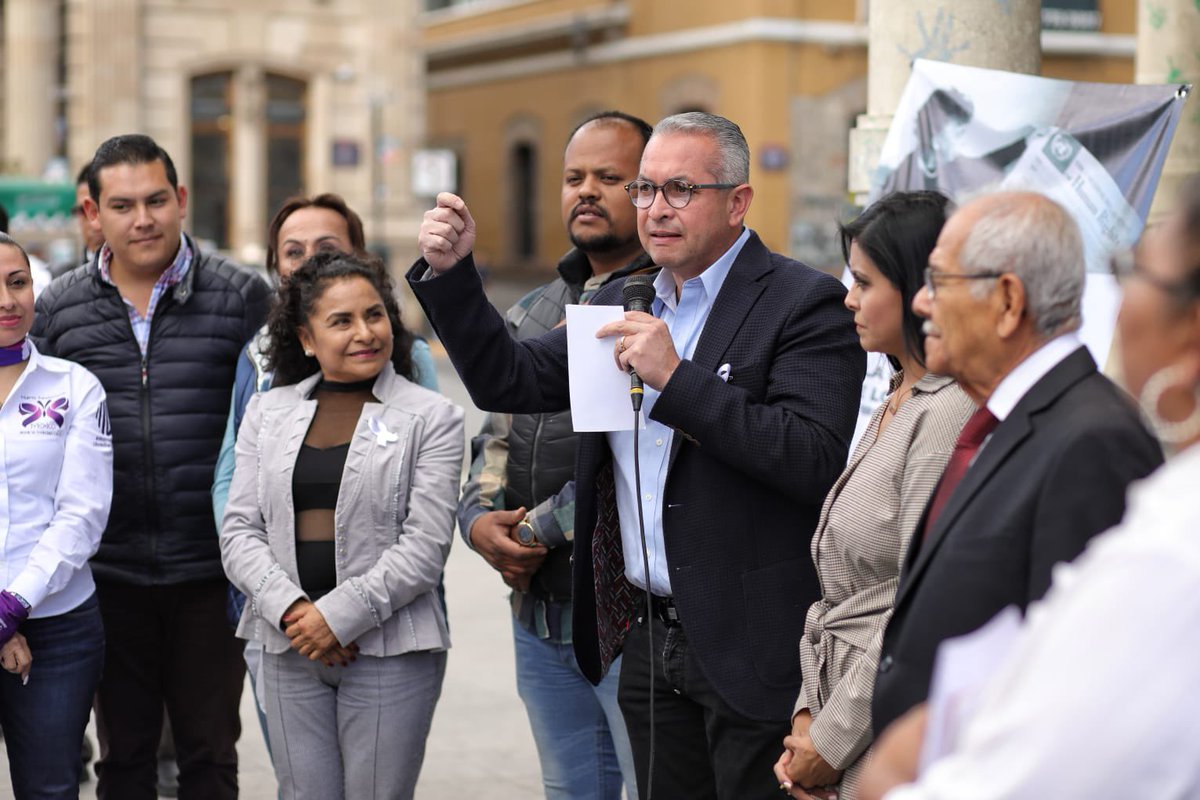sergiobanosr's tweet image. Junto a integrantes del Centro de Capacitación de los Derechos Humanos Ahuacachahue A.C., pachuqueñas y pachuqueños, firmamos un compromiso ✍🏼 para difundir la dignidad, libertad y justicia, y así hacer valer los derechos humanos.