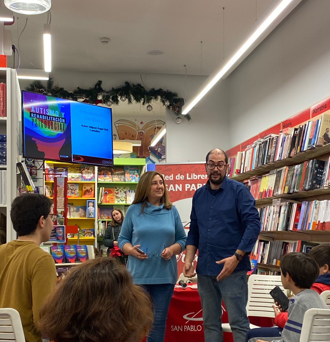 Millones de gracias. Maravilloso el regalo musical e interpretación que nos ha ofrecido a la guitarra Antonio Belmonte García