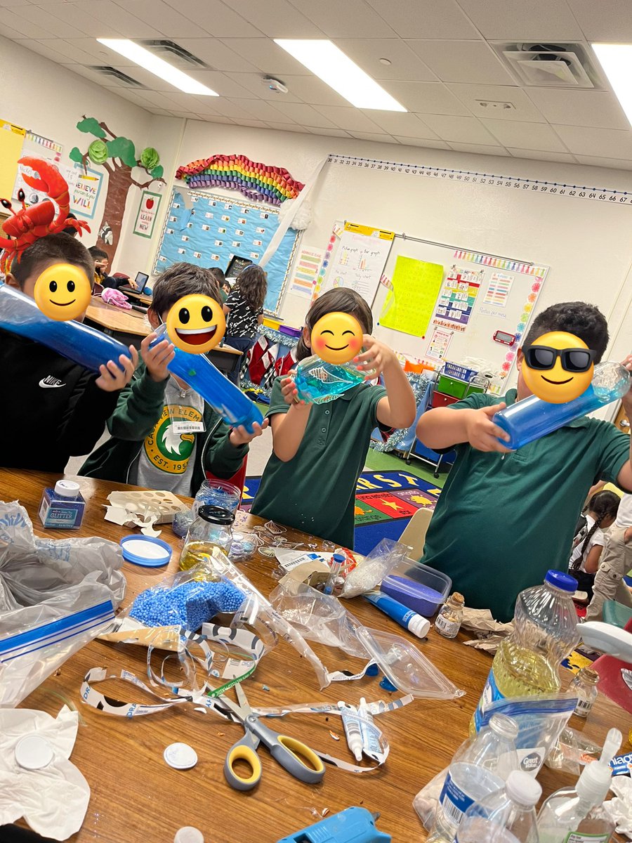 MrsReyes_G's tweet photo. Have you ever created your own ocean in a bottle? We did! #LoveSciences #Disd https://t.co/vCaYl2MrF0