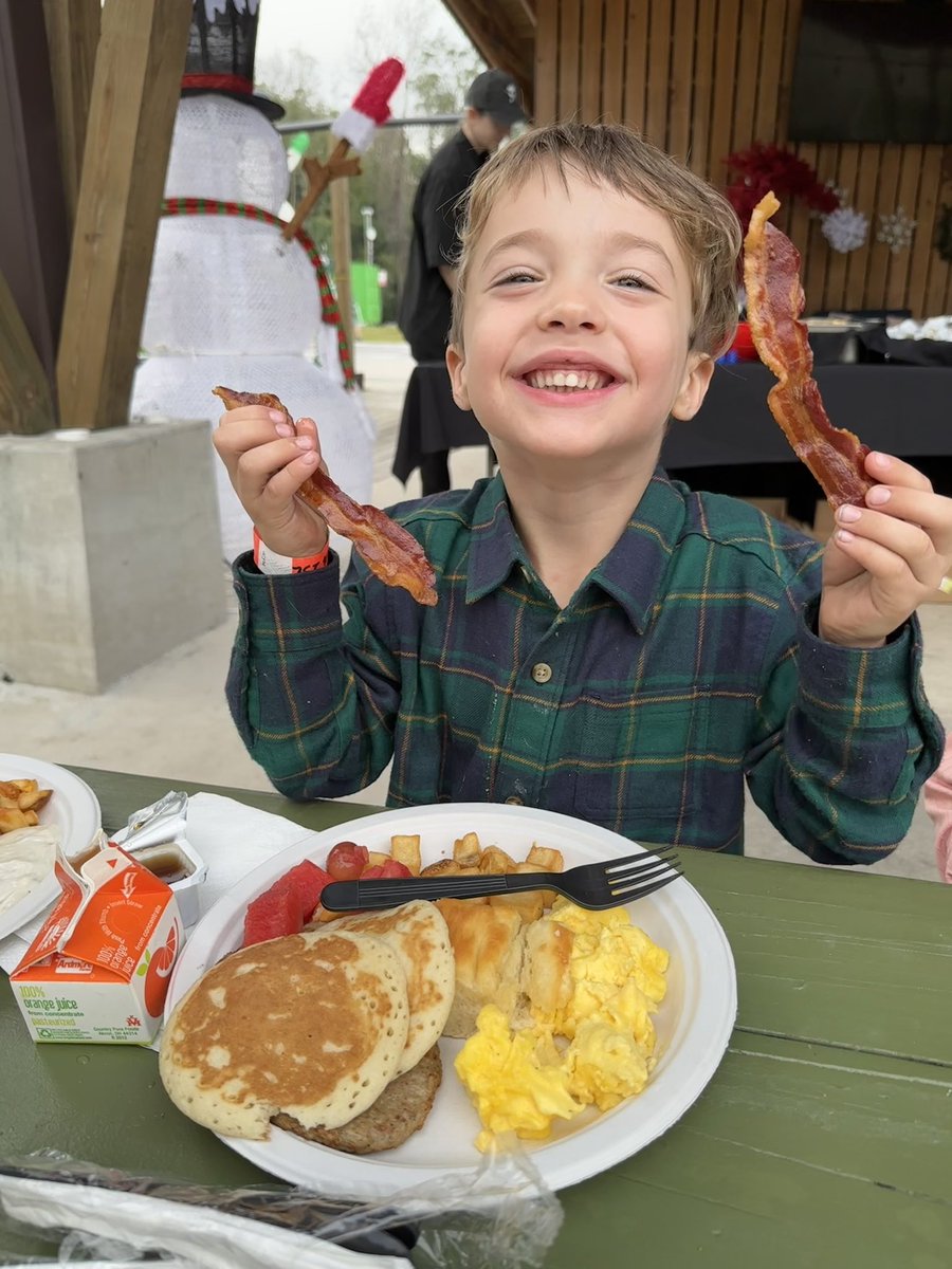 Breakfast with Santa was a bit hit! 
🥰🎅🌲Dinosaurs and a new pool floatie are at the top of our little man’s wish list!