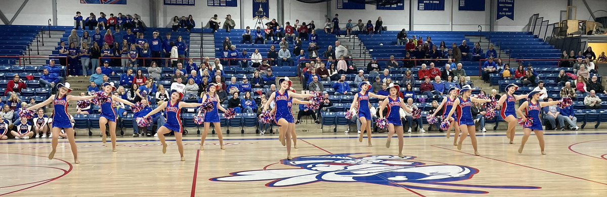 NCHSDIST99AD's tweet photo. Great job of improvising by our Stingers!!! Big shoutout to our student section and fans for helping out!!!  Great job ladies!!! #NCHS #GoBigBlue #Stingers https://t.co/2CDBMjxc21