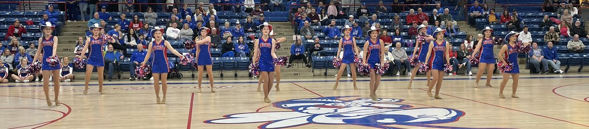 NCHSDIST99AD's tweet photo. Great job of improvising by our Stingers!!! Big shoutout to our student section and fans for helping out!!!  Great job ladies!!! #NCHS #GoBigBlue #Stingers https://t.co/2CDBMjxc21