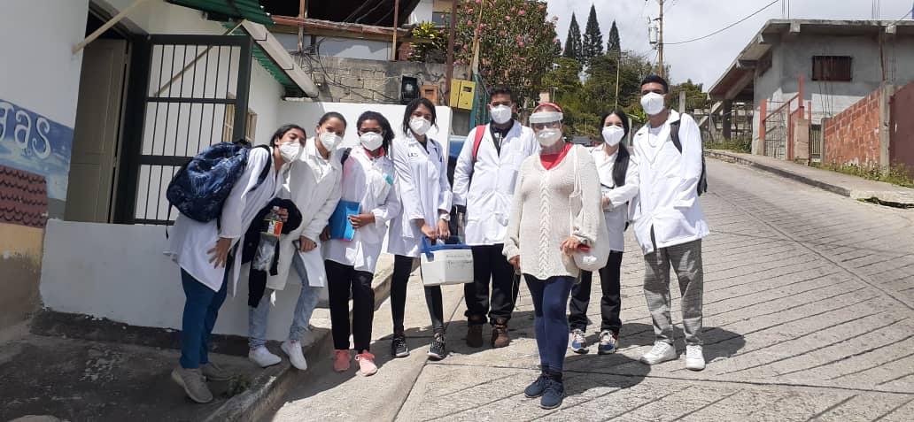 La Misión Barrio Adentro es una conquista de Chávez y Fidel. #HéroesDeLaSalud #CubaPorLaVida #Cuba <a href="/cubacooperaven/">Brigada Médica Cubana en Venezuela</a> <a href="/MINSAPCuba/">Ministerio de Salud Pública de Cuba</a> #MejorSinBloqueo <a href="/CubaMir_Ven/">Brigada Médica Cubana Estado Miranda</a> <a href="/Cdi_Barriobol/">CDI Barrio Bolívar Estado Miranda</a> @Cdi_Urbina <a href="/Cdi_CPetare/">CDI Cementerio de Petare. Estado Miranda</a> <a href="/Inf_Yordy/">Yordileysis Torres Rodriguez</a>