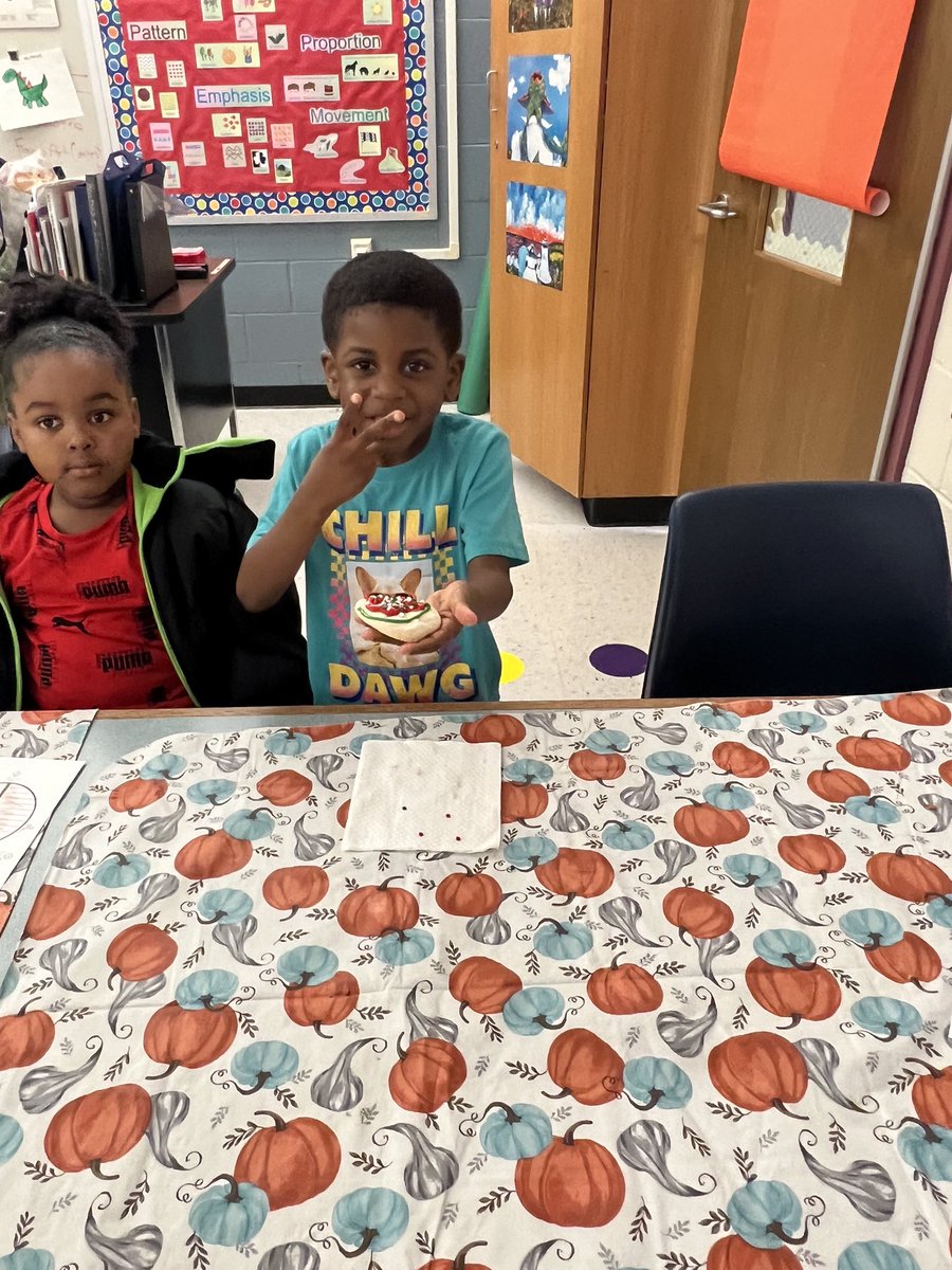 Lingerfeldtcats's tweet photo. Wildcat Reward Day….Cookie decorating &amp; of course tasting!!!! https://t.co/UinNcTbVjS