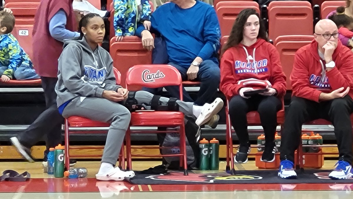 vaughtsviews's tweet photo. Tough to watch @Lady_TitansBB play and see @TYeast out with that ACL injury https://t.co/vuRlr34ARM
