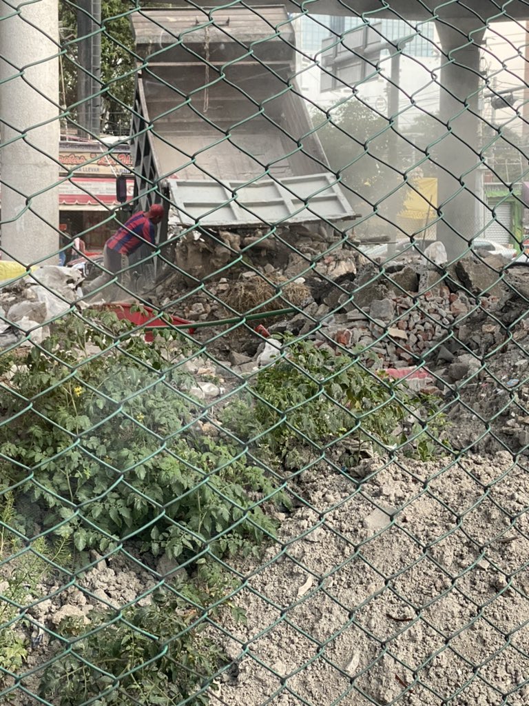 Rodrigo47150284's tweet photo. Bajo puente de Troncoso y Viaducto se convirtió en tiro oficial ? @Claudiashein @SEDEMA_CDMX , @Vcarranza_ @azucenau https://t.co/A6XEMmaOwn