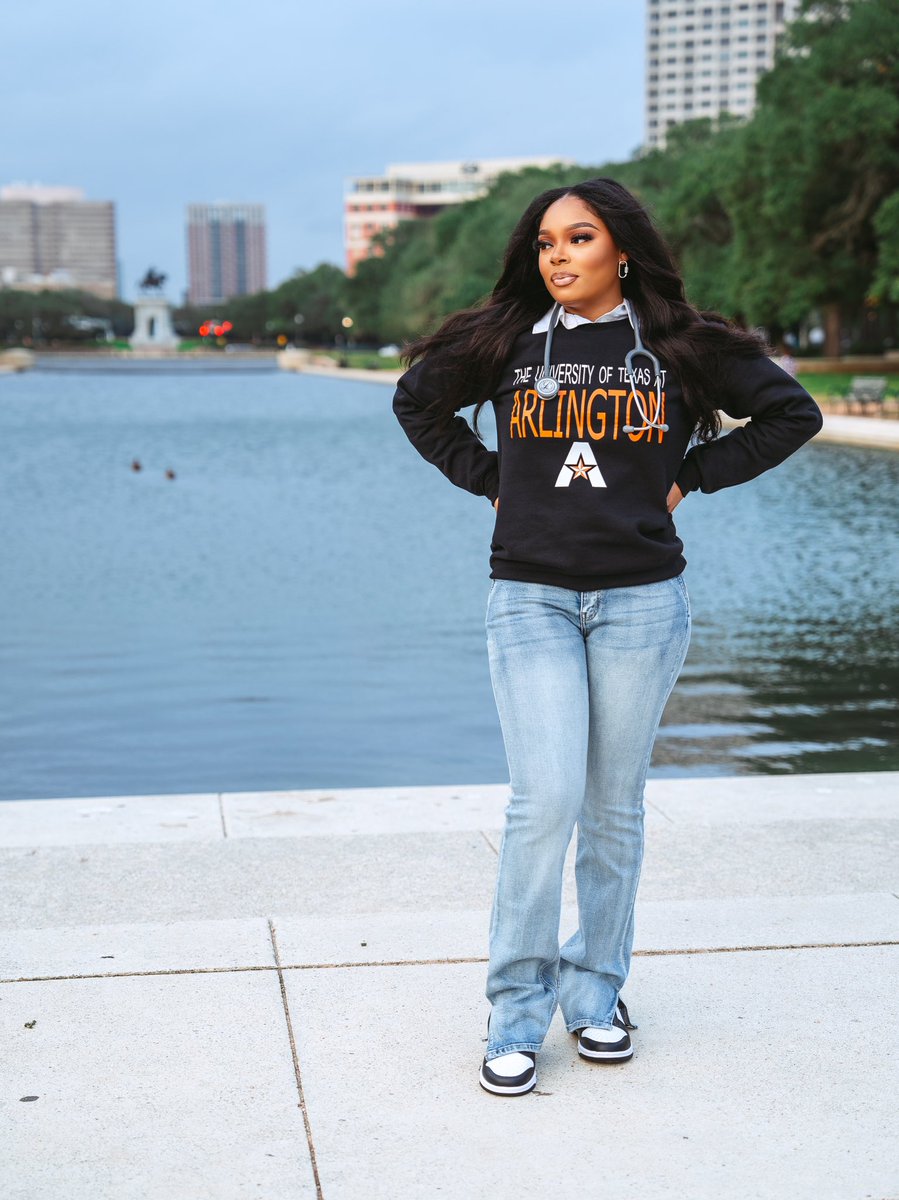 SooRaven_'s tweet photo. ✅ LVN- 2019 🩺 🧡
✅ RN, ADN- 2021 👩🏽‍⚕️
✅ RN, BSN- 2022 👩🏽‍🎓
✅ God is too good! 🙏🏾
I will be graduating from the University of Texas at Arlington on December 16, 2022 at 9:30 AM 🥳 https://t.co/8gY7KYahbj