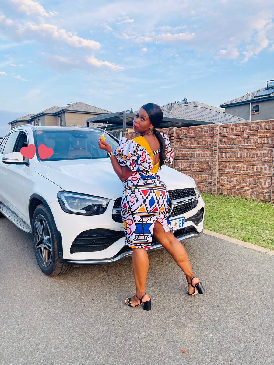 KgomotsoLet's tweet photo. U Cannot do @FabroSanz and not accessorise with @erabydjzinhle @DJZinhle ❤️❤️❤️🤌🏽 https://t.co/pNESbgKlg3