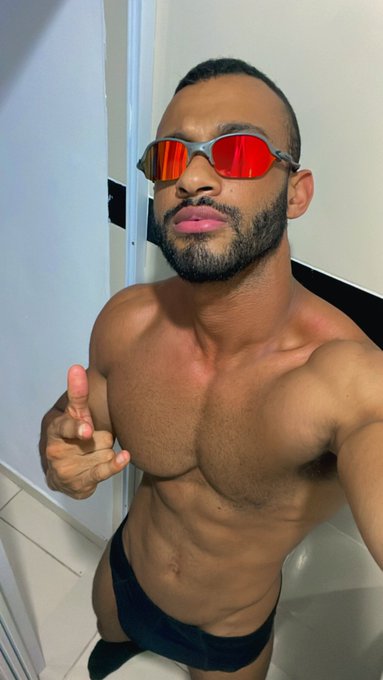 Watch Ewerton Mineiro's leaked NSFW photo on TwXstars