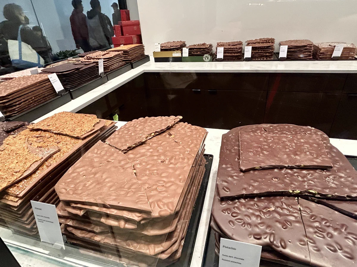 これ板チョコじゃなくてチョコの板！アメリカの板チョコがデカすぎた件。
