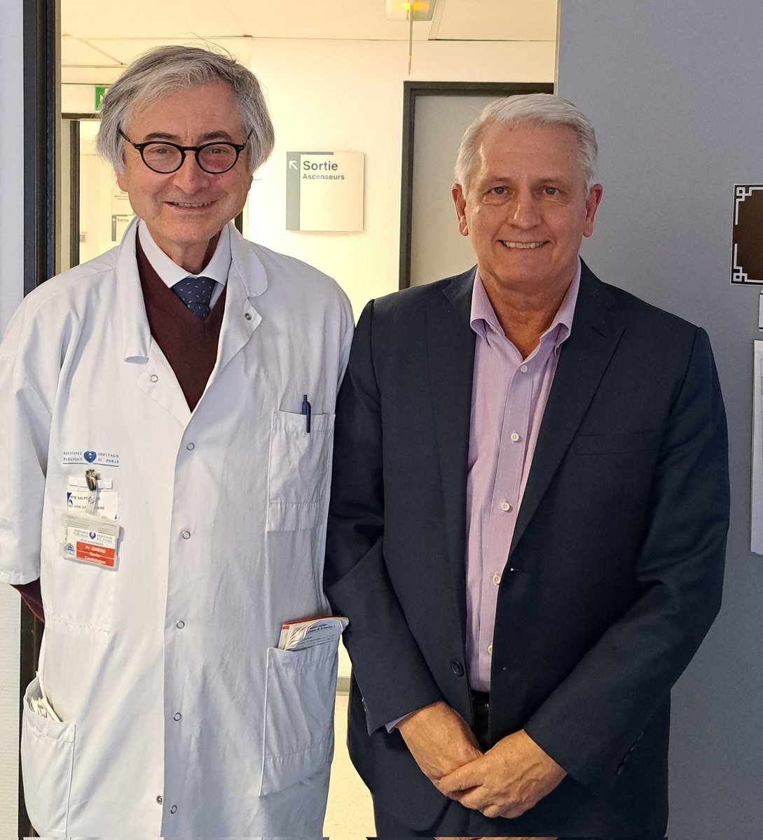 Brad Hubbard était en visite à l'institut de Cardiologie à Paris il y a quelques jours.
Il a été le premier à démontrer l'efficacité sur un modèle animal de la dénervation rénale.
Ce fut un grand honneur d'échanger avec lui.
<a href="/AtulPathak31/">Pathak</a> 
<a href="/sfhta/">Société Française d'Hypertension Artérielle</a>