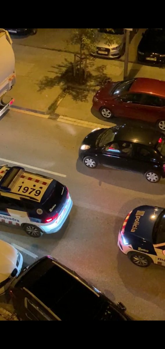 LaGiradaBronx's tweet photo. Així és com castiga @VilafrancaAj als v@ins que demanen els seus drets. Negant les evidències del que pasa a sotaporxos! #plevila
@el3devuit @rtvvilafranca @VeinsdelaGirada @ERCVilafranca @vilafrancacomu @pscvilafranca https://t.co/3k6qr4Wvec