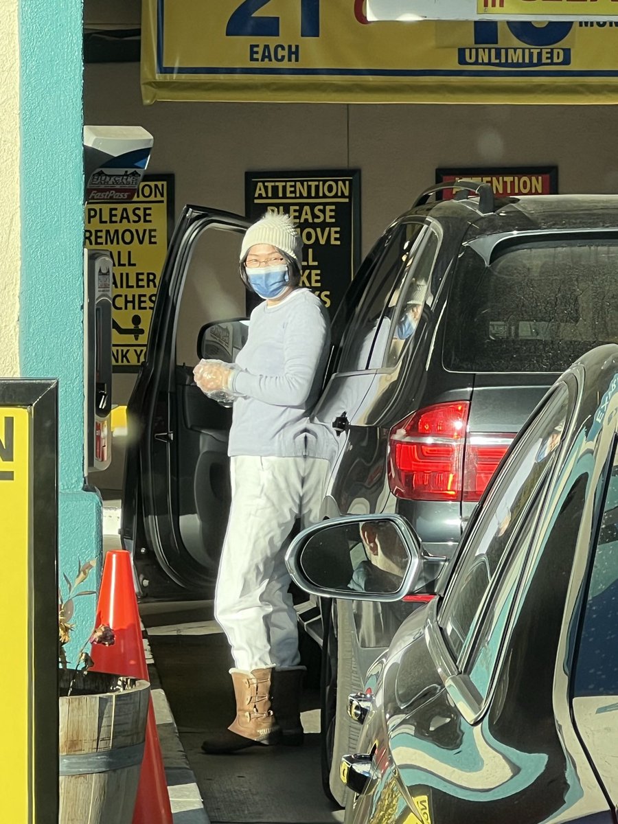 BadKellyLeak's tweet photo. @proudelephant Here's a lady driving around with a mask on and then refusing to take off her gloves to operate touchscreen. Held up the car wash line until car behind got out and worked it. https://t.co/fpJSJ0fVMI