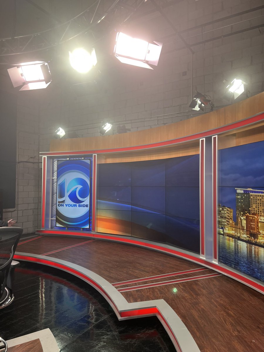 SierraHunterTV's tweet photo. I got the opportunity to visit the Wavy 10 studio !!! I got to see the news room and the HR Show. Meeting anchors and producers felt so unreal Can’t wait to become their next star ⭐️ 
#ODUTVNews #ODUStudentJournalist https://t.co/rFJiGLfUmx