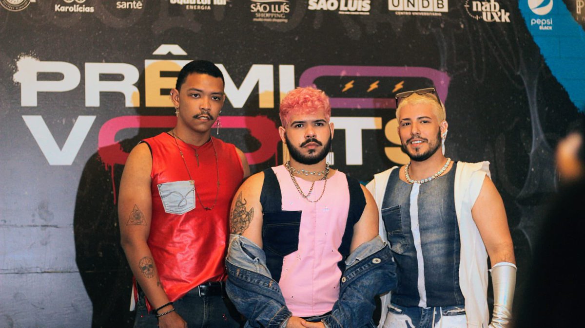 inxama's tweet photo. PRÊMIO VOLTS 2022!!! 
Ontem a noite foi um sonho, ganhamos nosso primeiro prêmio da carreira, fizemos uma performance incrível com o nosso amado  @vinaadelmar e prestigiamos nossos amigos da arte maranhense. 
Obrigado @sitevolts por sempre nos apoiar e confiar no nosso trabalho. https://t.co/FGZKqu67gV