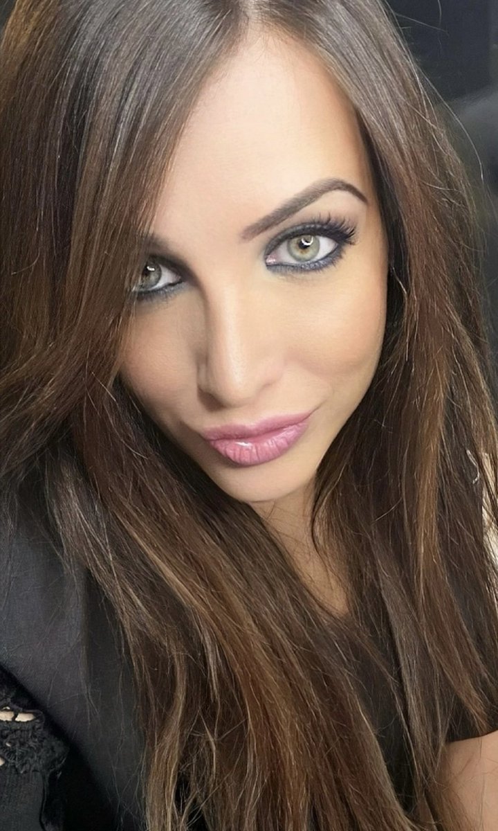 Dᴏ ᴡʜᴀᴛ ʏᴏᴜ ʟᴏᴠᴇ 💜🫶🏻💗
•
#greeneys #star #dreams #love #friends #work #goodvibes #eyes #light #heart #girl #girls #italia #italiangirl #sport #lifestyle #instagood #instalike #valentinarecanati #vr