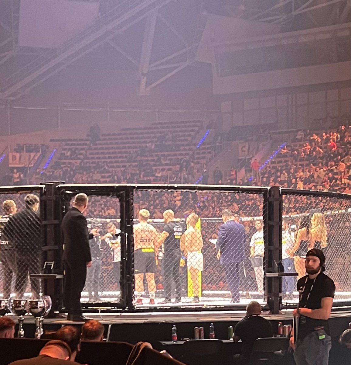 Dzień debiutu przyjaciela w klatce i pierwszy teaser <a href="/hauki_pl/">Hauki</a>  Mi wystarczy emocji na dziś. Mega walka jak na tak krótki okres przygotowawczy <a href="/xDiables/">Diables 🦍</a> , jedynie co to przykry jednostronny komentarz