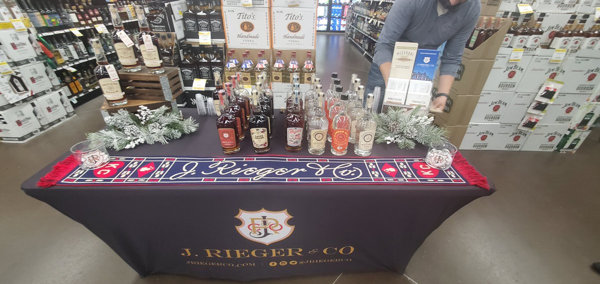 RoundTableRye's tweet photo. Doing a @jriegerco tasting at Gomer's Midtown until 5! Come by and see us! #HoHoHoSoGood https://t.co/dJVF6aII3X