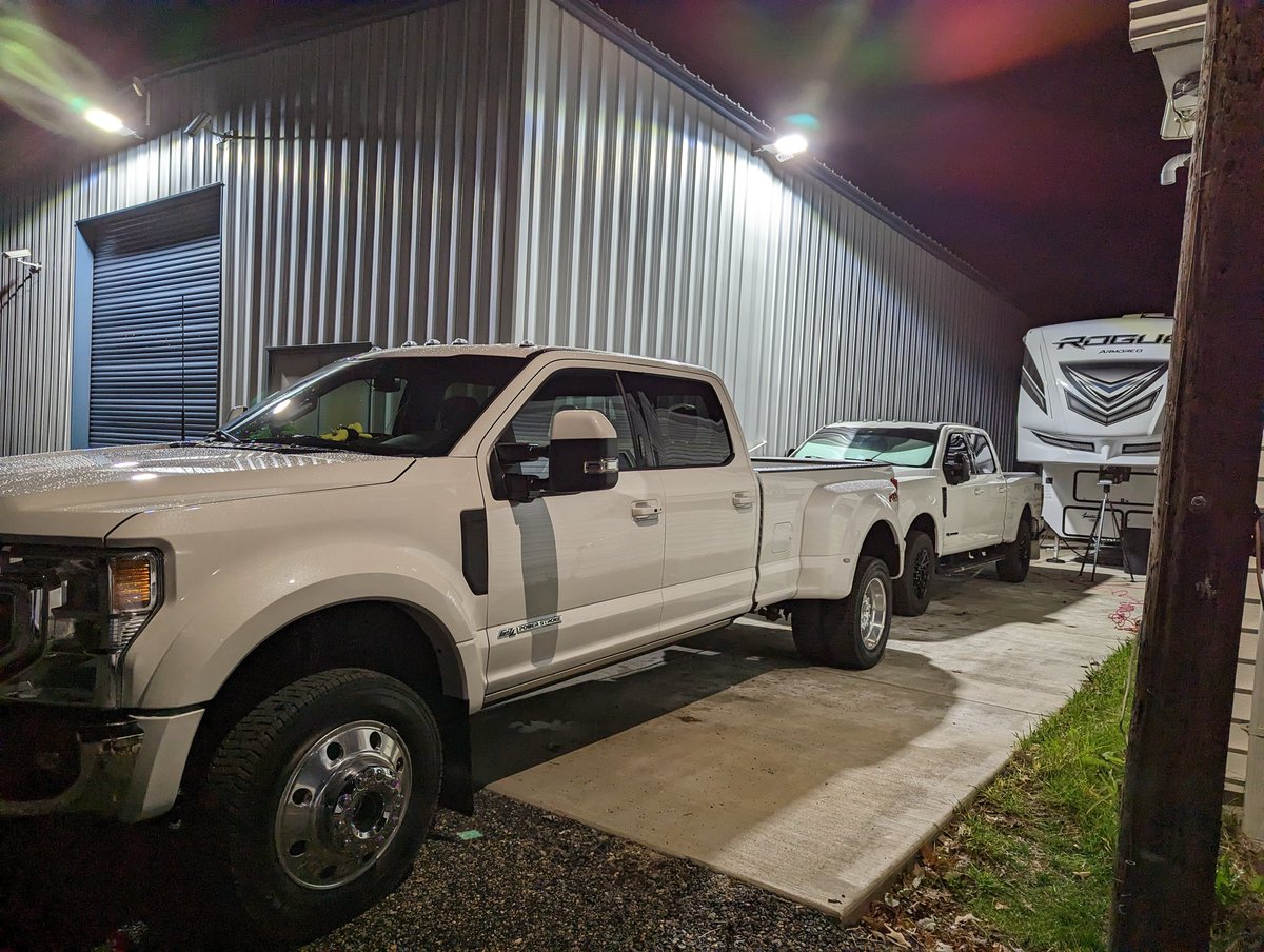 Sukmybubbles's tweet photo. Finally got my F-450 Big Thanks to Greg Rohman @prestonfordmd #fordsuperduty #f450superduty #fordsuperdutydiesel #ford #fordfamily #f450 https://t.co/BNBRlvTPFr