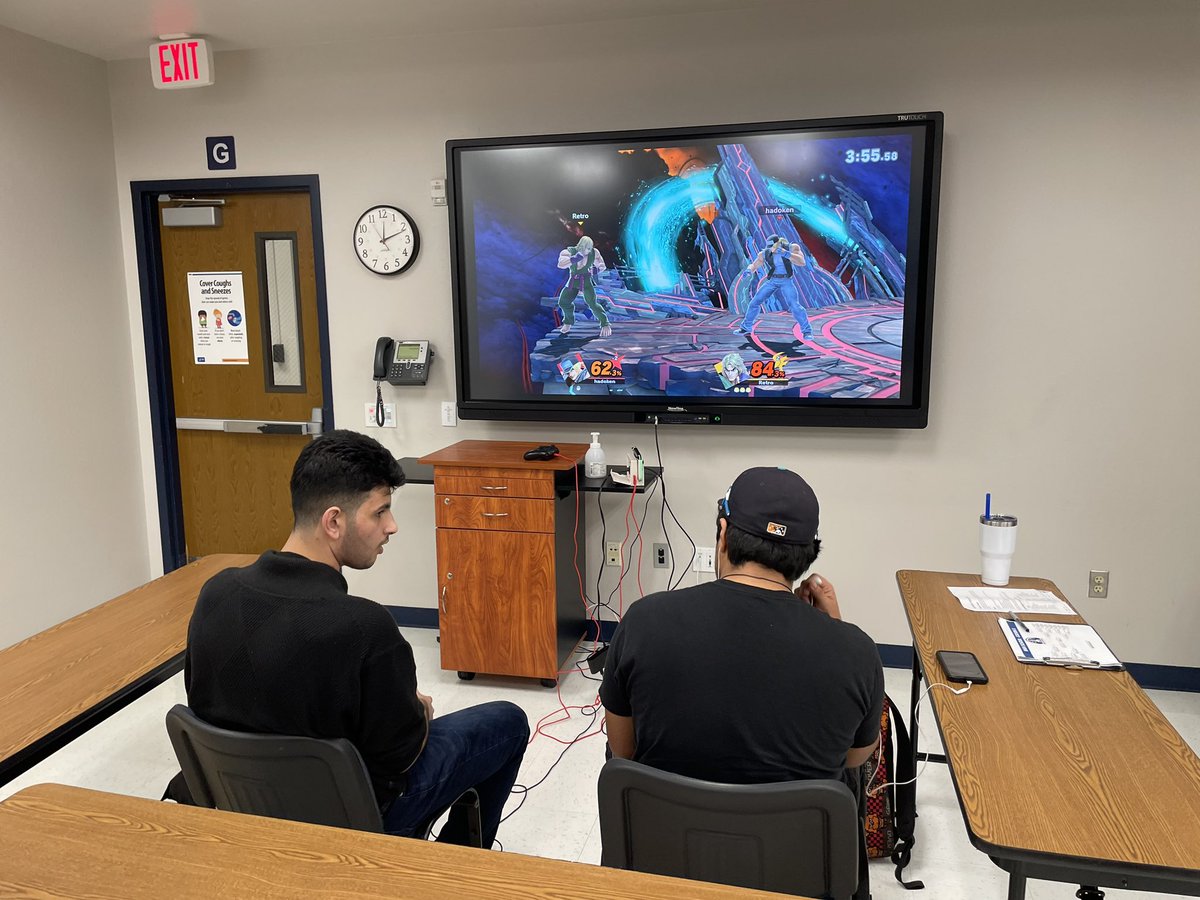 techcoachjones's tweet photo. Also an awesome day for some HS Singles #SuperSmashBros with @nisdesports! Shout out to the semi-finalist from @NISDOConnorHS at Station 8 and the two finalists from @NISDClark and @NISDWarren! #ThisIsNorthside #NorthsideIgnited https://t.co/wbTpTiKxWl