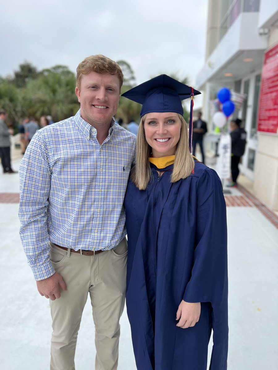 LeslieMadden73's tweet photo. And just like that…Madison is an Occupational Therapist. 👩🏼‍🎓💙❤️🤍@UofSouthAlabama , Thanks for taking good care of my girl the last 2.5 years! https://t.co/wXNxRxSpzJ
