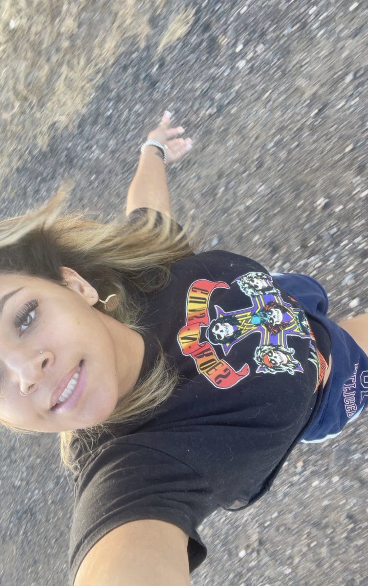 CynthiaSells21's tweet photo. No idea what to put here, but my friends wanted me to join the team or whatever. 

My name is Cynthia and I’m 21 blah blah blah. 
She/Her will work. 
I might sell if you’re polite enough. 
As for kinks, you’re just gonna have to ask 😜 

I don’t wanna see your sad dick. Ever. https://t.co/u6EPKbSuav