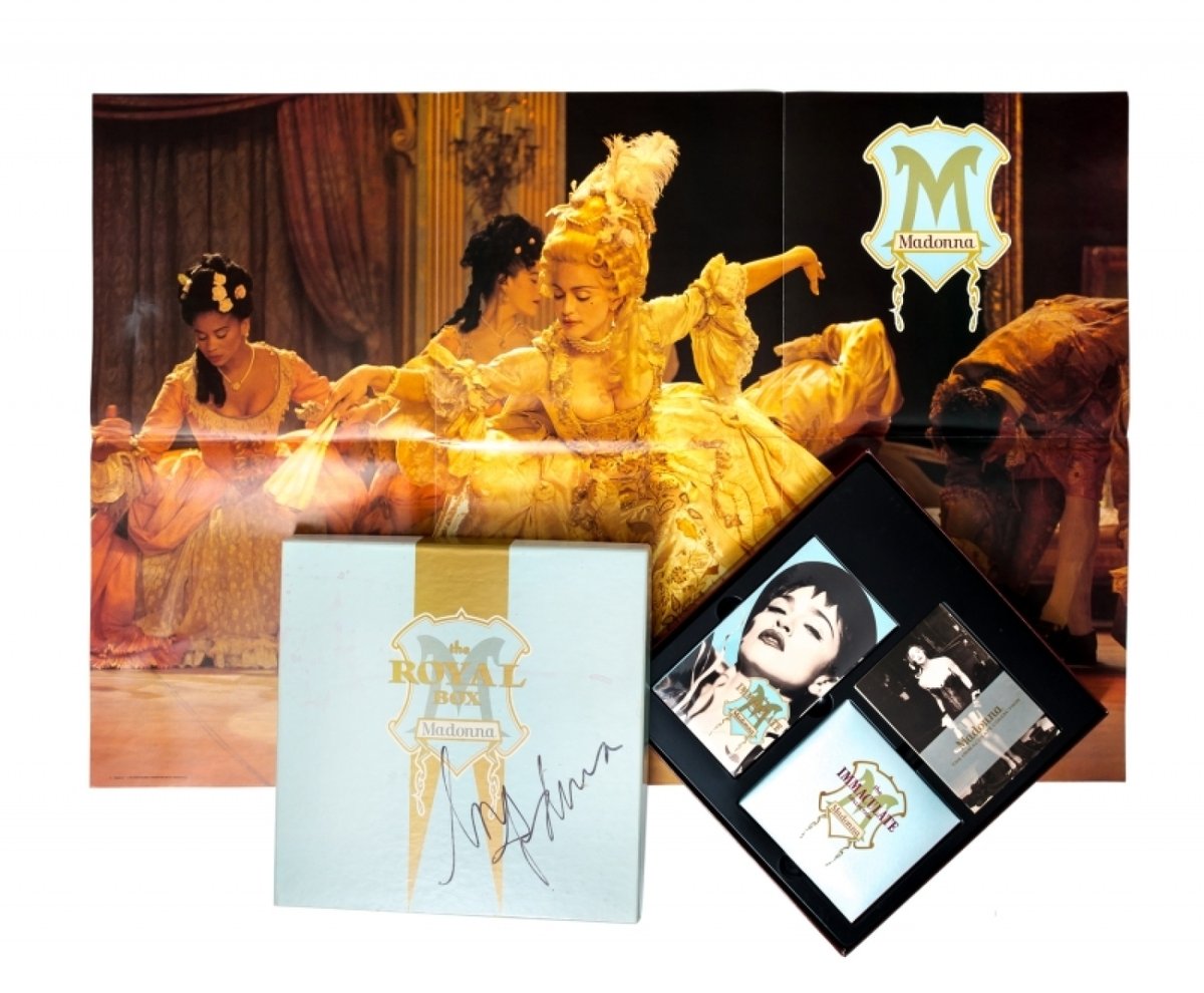 GregvsMatt's tweet photo. 32 years ago today @madonna released The Royal Box 😍❤️💯🙌
The signed copy was sold at auction a few years ago 😍
#Madonna #TheRoyalBox #ImmaculateCollection https://t.co/U7iSMbifM4