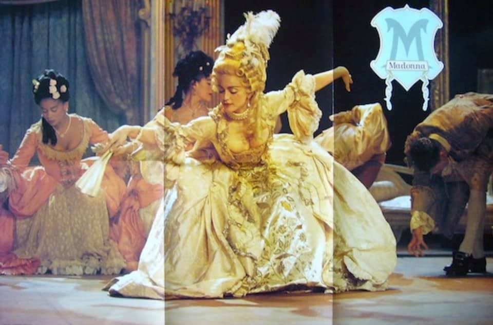 GregvsMatt's tweet photo. 32 years ago today @madonna released The Royal Box 😍❤️💯🙌
The signed copy was sold at auction a few years ago 😍
#Madonna #TheRoyalBox #ImmaculateCollection https://t.co/U7iSMbifM4