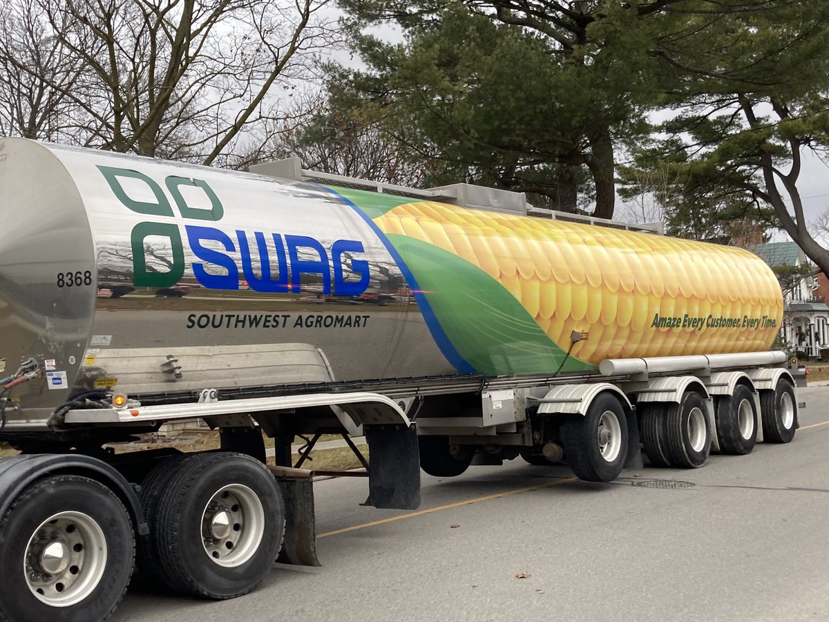 JasonV_SWAG's tweet photo. Great day for the Ridgetown Santa Claus parade. Great job by Matt and crew to shine up the “Corn Cob” for the show. @SWAgromart @agromartgroup https://t.co/9aGQYrjEZq