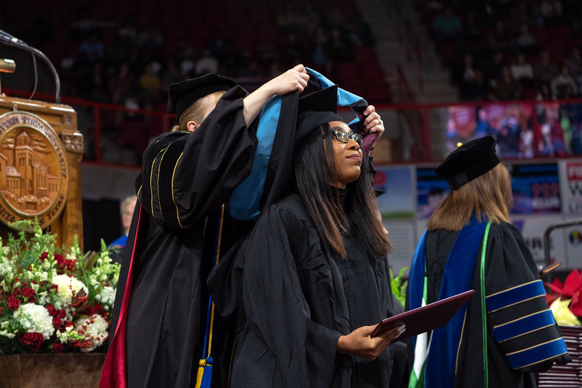 MSUTexas's tweet photo. Over 600 Mustangs crossed the Graduation stage this morning. Congratulations graduates! ๐ #StangGrad https://t.co/P3KqPFcbVk