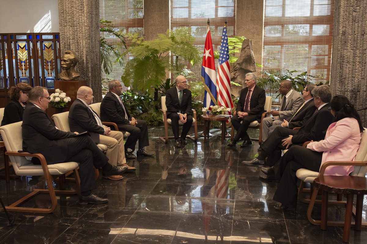 Recibí a delegación del Congreso de EEUU presidida por James McGovern. Abordamos nuestras diferencias y temas de interés común. Se ratificó la voluntad compartida de mejorar las relaciones bilaterales. Expresé la necesidad de poner fin a medidas que dañan a la población cubana.