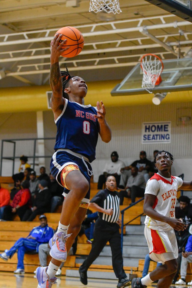 ‘24 6’0 Xavier Whitaker is tough to stop from getting down hill. A solid athlete with the capability to adjust to finish at the basket. Finished with 26 points. #SEInvitational