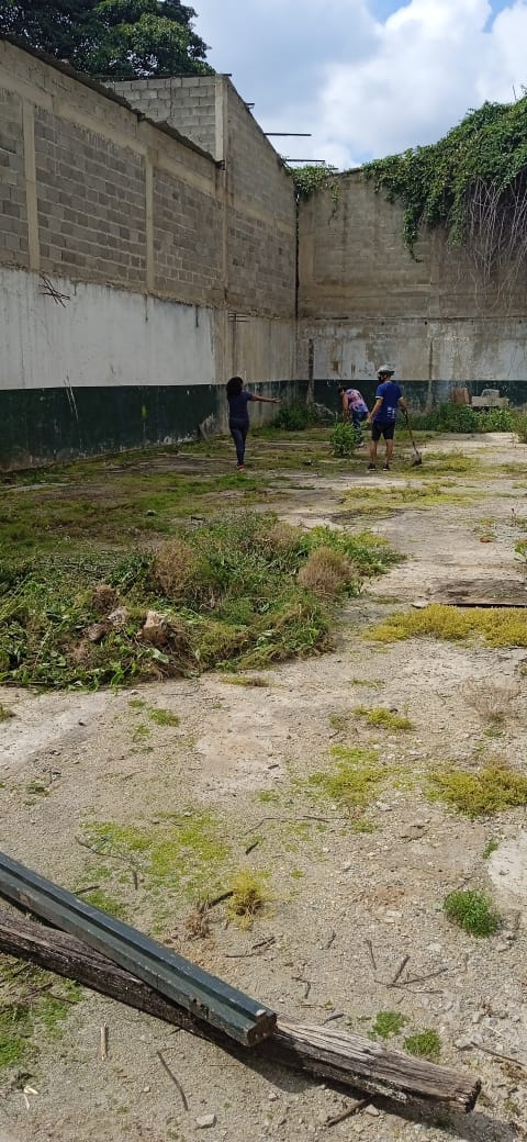 lhleons's tweet photo. Siendo q el terreno lo logramos con diálogos y discusiones para después llamar .@Minhvi_Oficial x medio d .@intuvzla y cumplir transferencia a nuestro nombre, simultáneo consolidar proyecto con todos los estudios técnicos, sin dejar el resguardo, justo recursos Ya .@IMVillarroel1 https://t.co/s1dQ0hKgAr