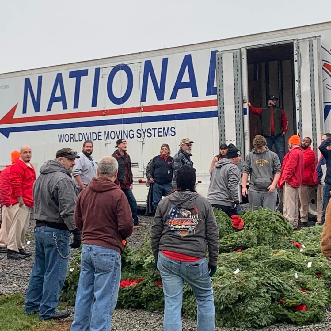 National Van Lines Driver Jim Lanager and his wife Kim picked up  6,913 wreaths for Wreaths Across America. These wreaths will be placed on veterans' graves. First stop: Grafton National Cemetery in WV. 
#wreathsacrossamerica #veterans #nvlmoves #drivers 
 bit.ly/3nBfHi2