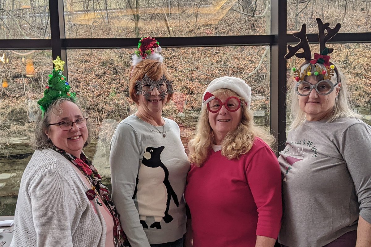 ThetaPhiAkron's tweet image. Silly hats and gift exchange fun at Holiday Breakfast!