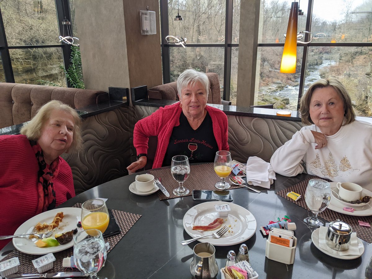 ThetaPhiAkron's tweet image. Holiday Breakfast tons of fun!  Thanks sisters!