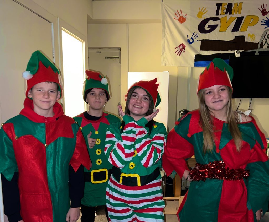 🎅🏻HO HO HO🎅🏻

Santa and his helpers Teamed up with the GYIP Team for GYIPs Santa Grotto at <a href="/GovanLovesXmas/">GovanLovesEverything</a>. Massive thanks to all the Young People, Volunteers &amp; Staff for making this happen🎄🎅🏻😎👍🏻