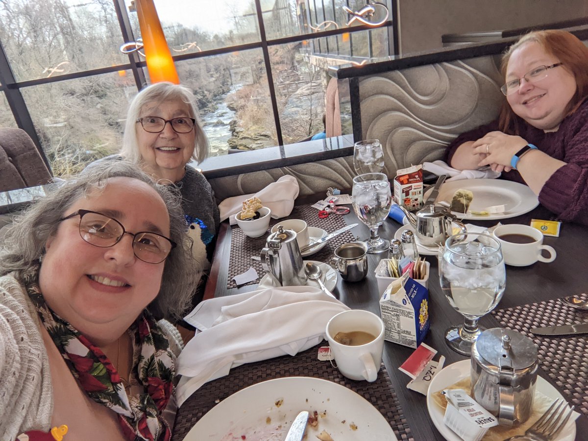 ThetaPhiAkron's tweet image. Holiday Breakfast tons of fun!  Thanks sisters!